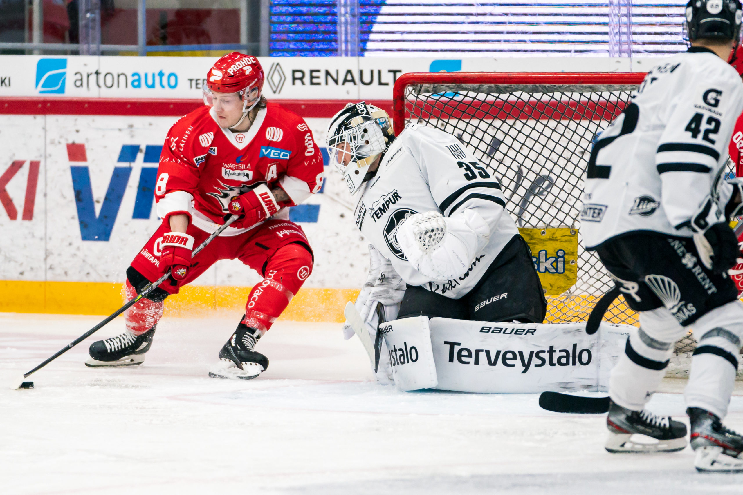 20220225 Vaasa, FINLAND. LIIGA: Vaasan Sport - TPS Turku. 

#8 Valtteri Viljanen, #35 Eetu Anttila

Photo: Samppa Toivonen / APOLLO PHOTO